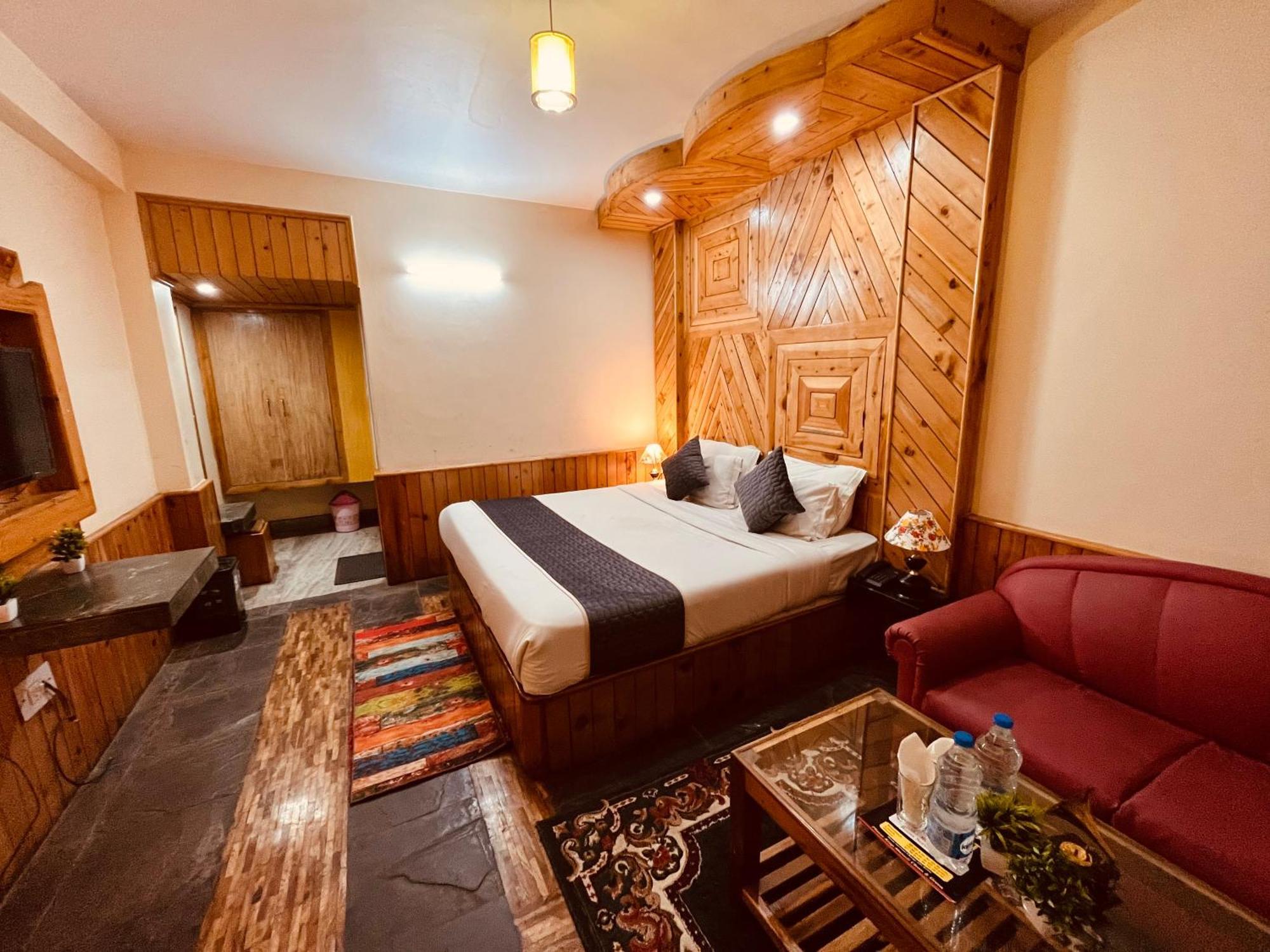 Hotel Hollywood Manali - Scenic River & Mountain View With Premium Rooms Zewnętrze zdjęcie