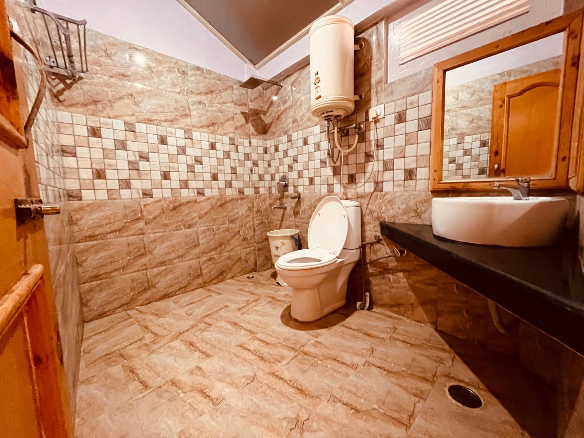 Hotel Hollywood Manali - Scenic River & Mountain View With Premium Rooms Zewnętrze zdjęcie